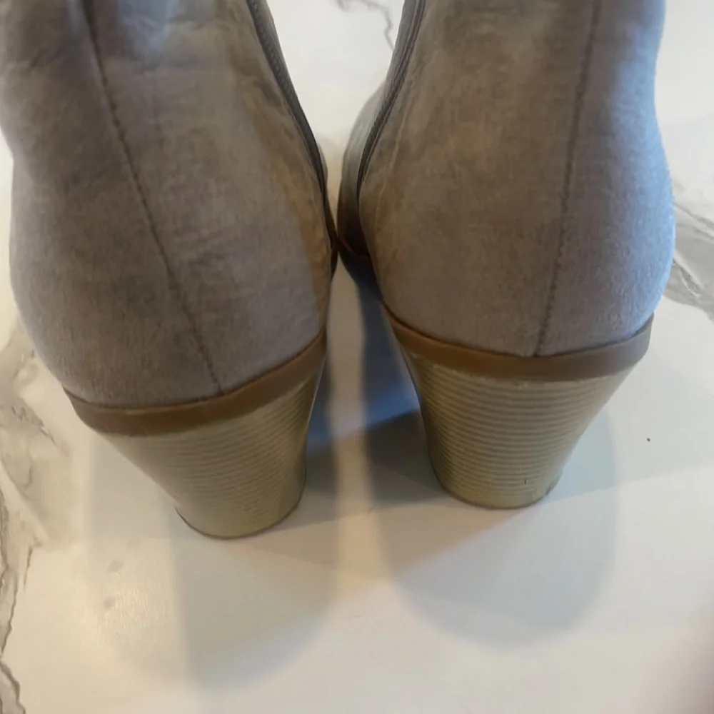 Banana Republic Ankle booties, size 7, Taupe, Tan, Chunky 4 inch heel - Picture 12 of 15